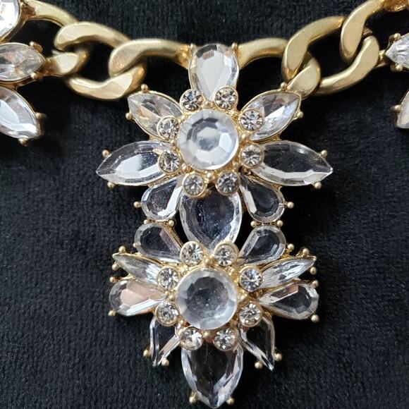 Women Fashion Gold Tone Crystal Cluster Flowers Bold Chain Necklace with Lobster - Picture 4 of 7